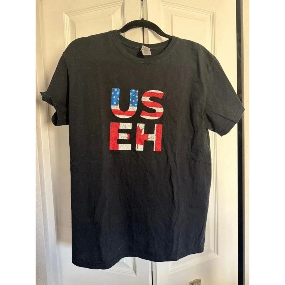 Gildan 100% Cotton US EH Canada American Flag Black T-Shirt Size Medium